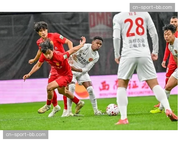 辽宁铁人4-1-4-1阵型控球谨慎 严鼎皓中场调度面临对手重点限制